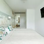 Daire Polanki Aqua Stylowy Z Basenem By Renters *